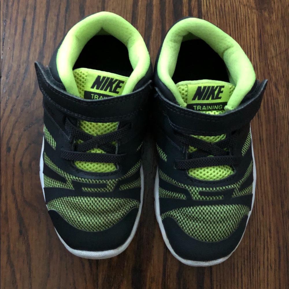 NIKE FLEX SHOW TRAIN RUNNING SHOES